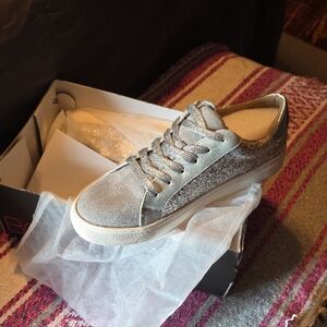 Women’s Silver Glitter Low-Top Lace-Up Sneakers
